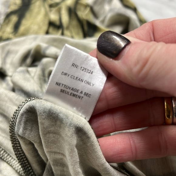 Haute Hippie NWT Green Cap Sleeve Maxi Dress in Green and Cream V-Neckline M - Picture 11 of 11